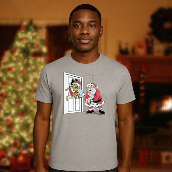Camiseta Here’s Santa – El Grinch y El Resplandor
